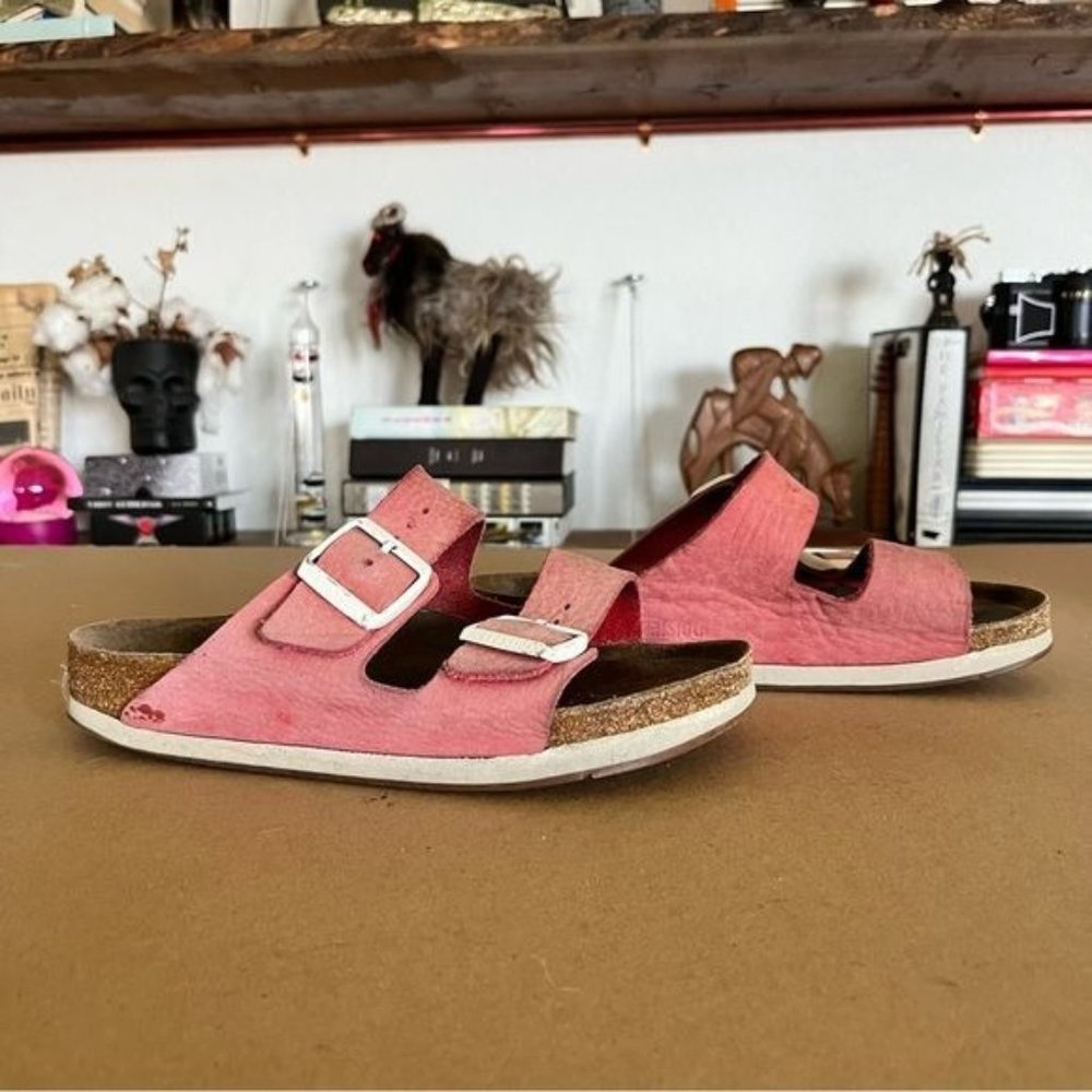 Arizona Red Soft Bed White Wall Sandals